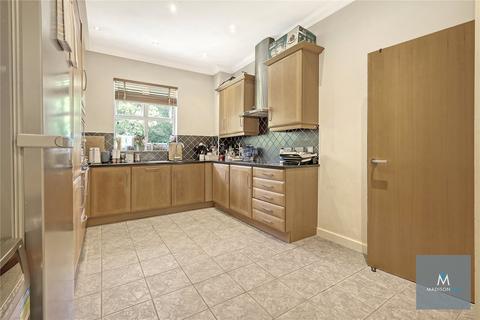 2 bedroom apartment for sale, The Manor, Regents Drive, Greater London IG8