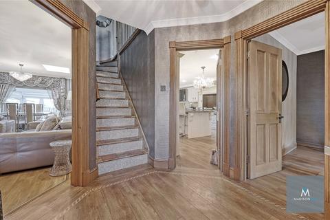 4 bedroom semi-detached house for sale, Mount Pleasant Road, Essex IG7