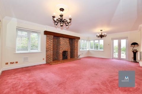 5 bedroom detached house to rent, Manor Road, Essex IG7