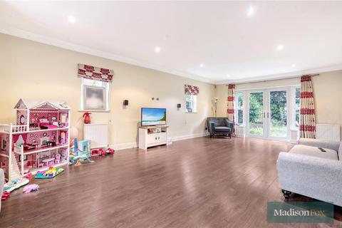 4 bedroom detached house for sale, Alderton Hill, Essex IG10