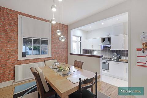 4 bedroom end of terrace house for sale, Gaynes Hill Road, Woodford Green IG8