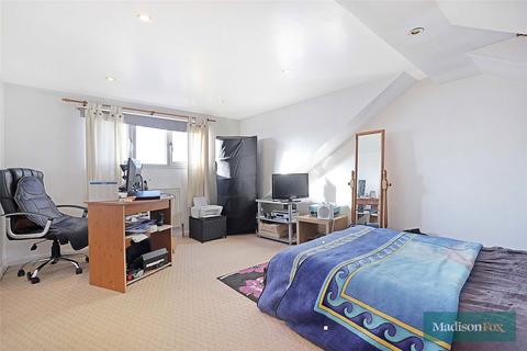 4 bedroom end of terrace house for sale, Gaynes Hill Road, Woodford Green IG8