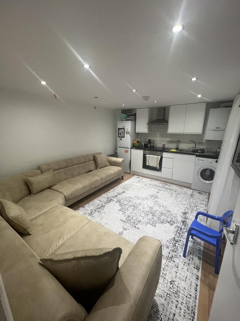 1 bedroom Flat For Rent on Philip Lane N15