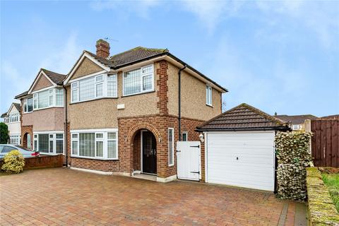 2 Garry Close, Romford, RM1 4AE