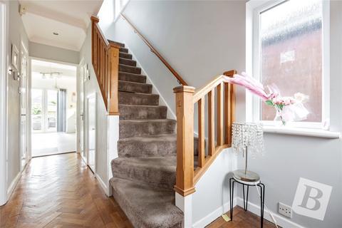 2 Garry Close, Romford, RM1 4AE