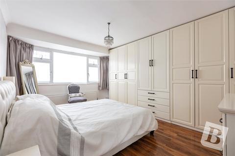 2 Garry Close, Romford, RM1 4AE