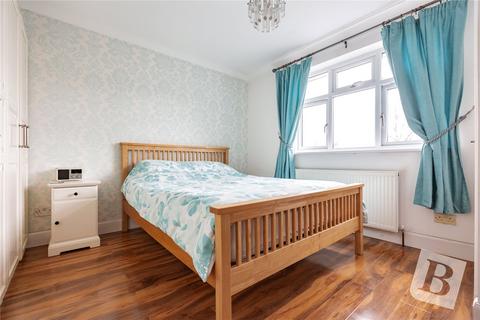 2 Garry Close, Romford, RM1 4AE