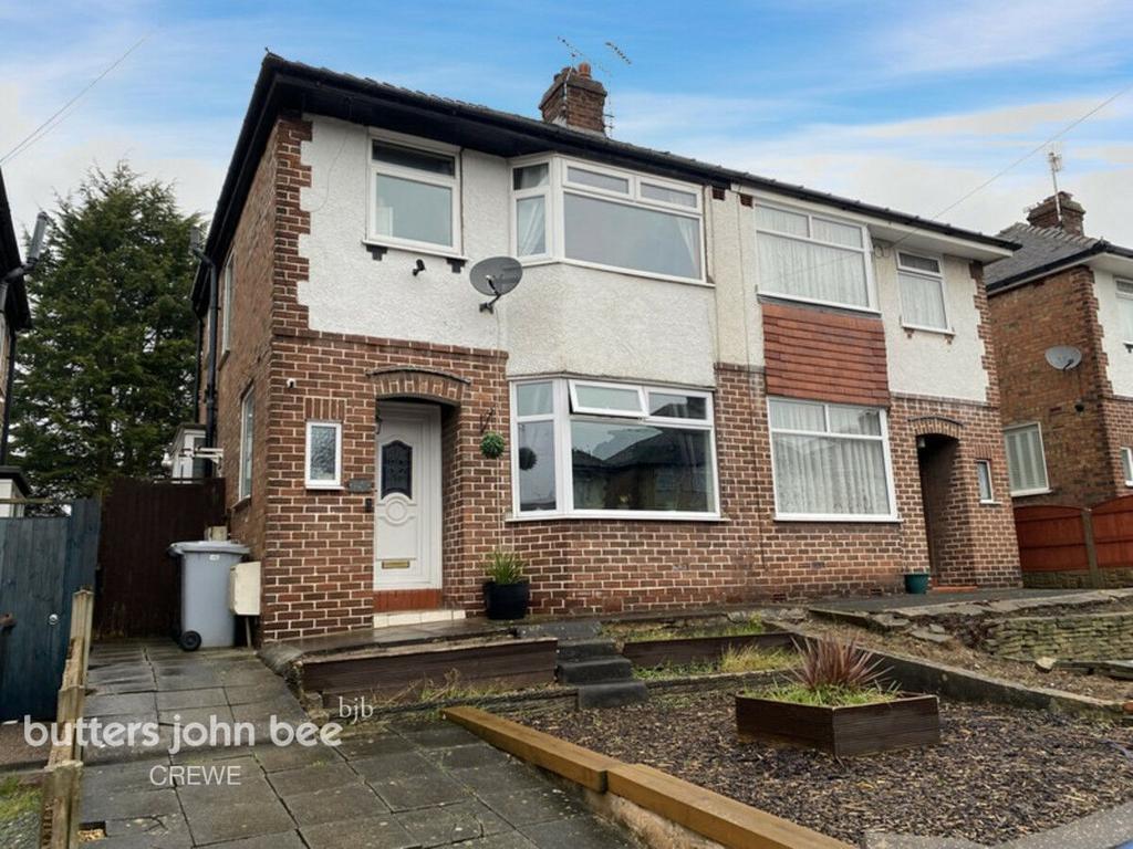 Newfield Drive, Crewe 3 bed semidetached house for sale £160,000