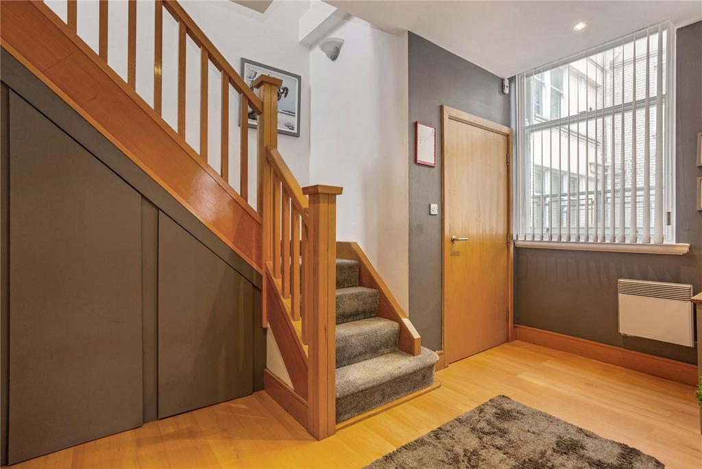 Staircase/Entrance