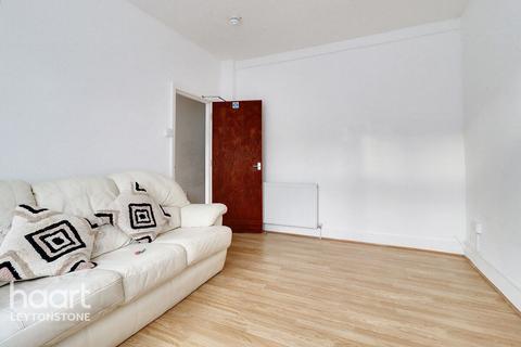 3 bedroom terraced house for sale, Selby Road, London