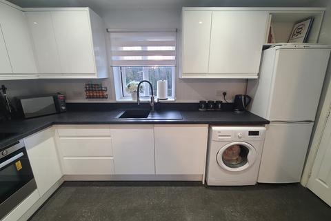 2 bedroom flat for sale, Pickwick Close, Totton SO40