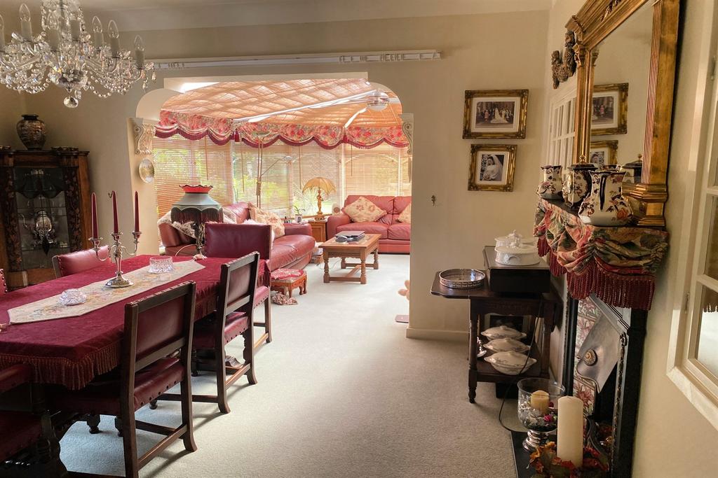 Dining Room/Conserva