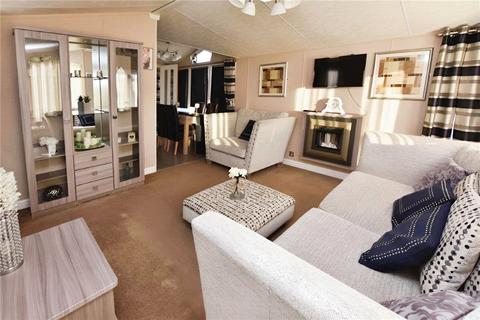 2 bedroom mobile home for sale, Beach Road, St. Osyth, Clacton On Sea