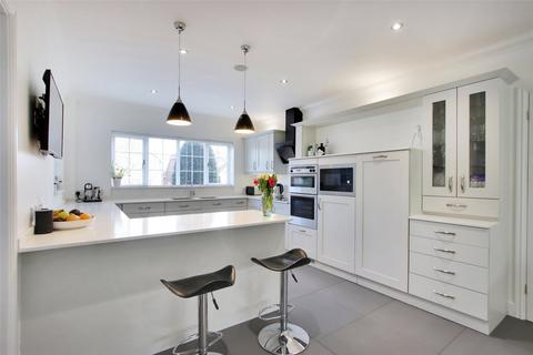 14 Birch Close, Longfield, DA3 7LH