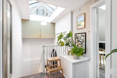 Third Floor Flat, 18 Petherton Road, London, N5 2RD