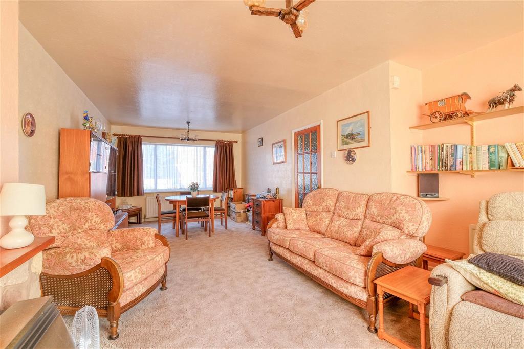 Vicarage Crescent, Batchley, Redditch B97 4RP 3 bed semidetached house