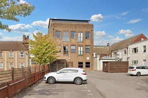 1 bedroom flat to rent, 20-22 East Street, Horsham, RH12