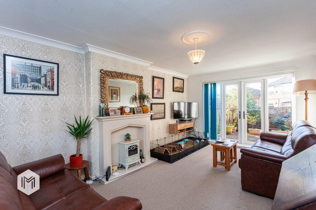 Highfield Drive, Pendlebury, Swinton, Manchester, M27 4JE 3 bed