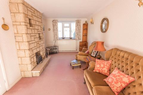 42 Hilltop Close, Ascot, SL5 7QU