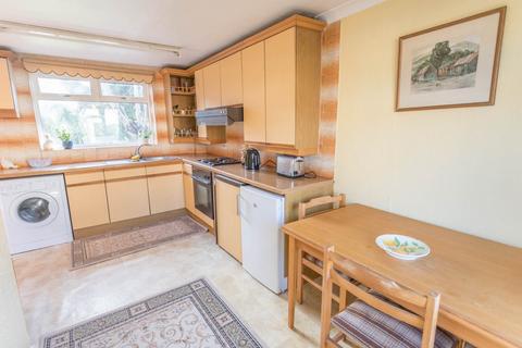 42 Hilltop Close, Ascot, SL5 7QU