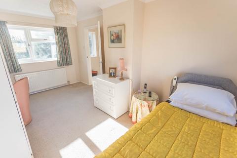 42 Hilltop Close, Ascot, SL5 7QU