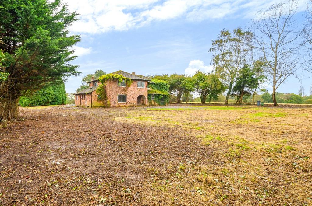 Winchester Road, Fair Oak, Eastleigh, Hampshire, SO50 5 bed detached