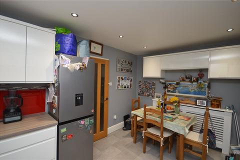 27 Conisborough, Toothill, Swindon, SN5 8ES