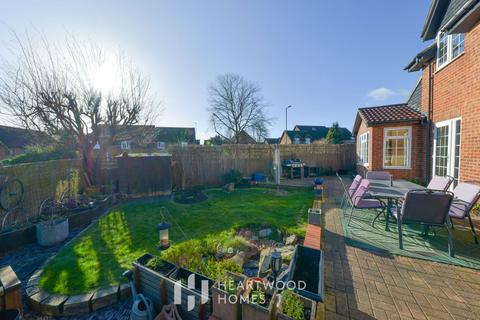 2 Highview Gardens, St Albans, AL4 9JX