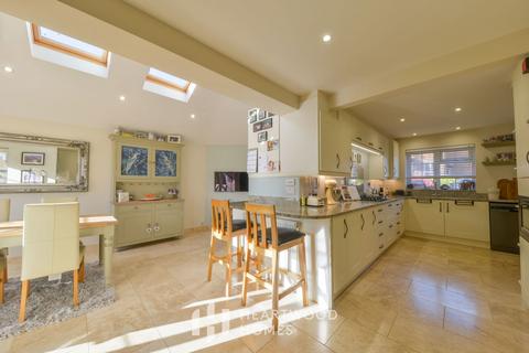 2 Highview Gardens, St Albans, AL4 9JX