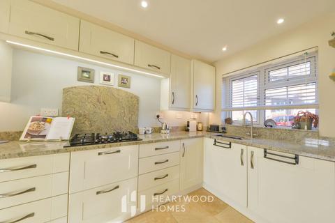 2 Highview Gardens, St Albans, AL4 9JX