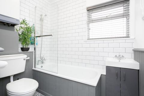 Bottom Flat, 69 Glencoe Road, Bushey, WD23 3DP