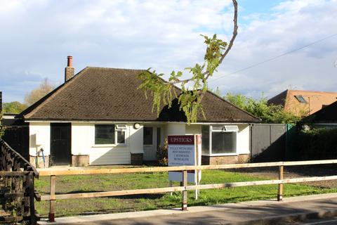 2 bedroom bungalow for sale, , Maldon Road, Margaretting, Essex, CM4