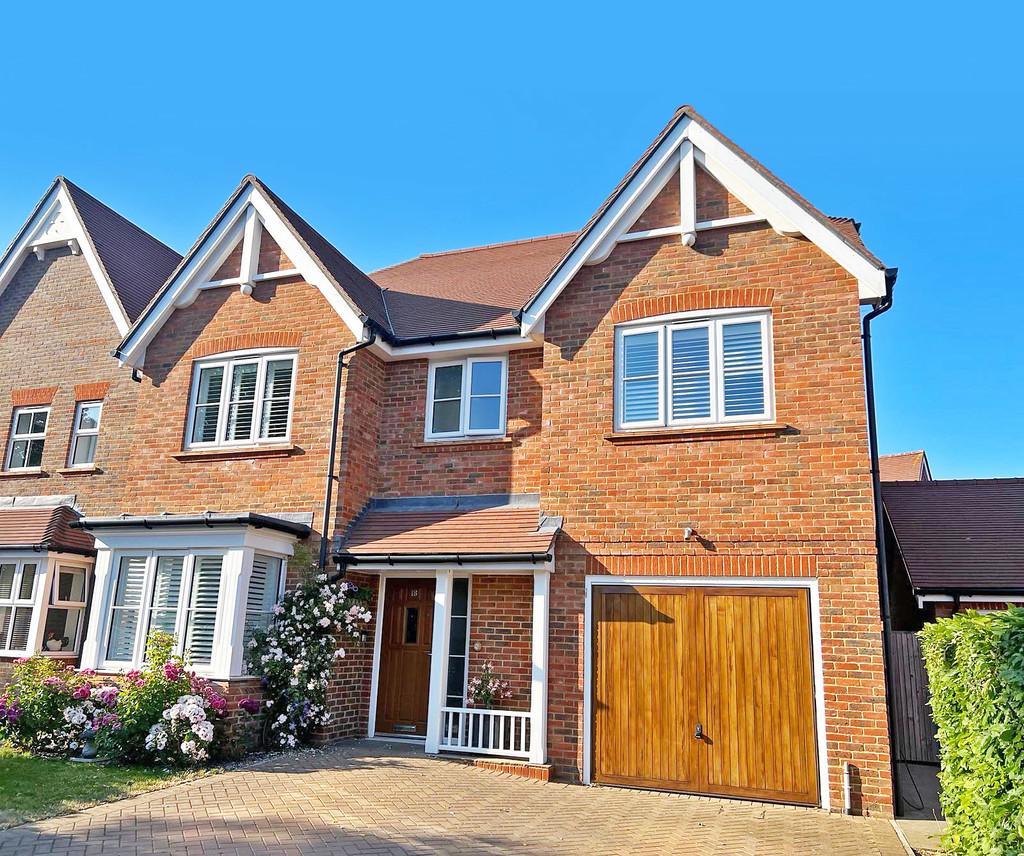 Highwood Crescent, Horsham 4 bed detached house for sale £775,000