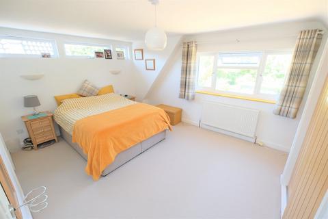 4 bedroom detached house for sale - Crabbs Croft Close, Orpington