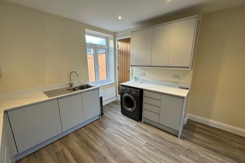 3 bedroom flat to rent, Lampton Road, HOUNSLOW, TW3