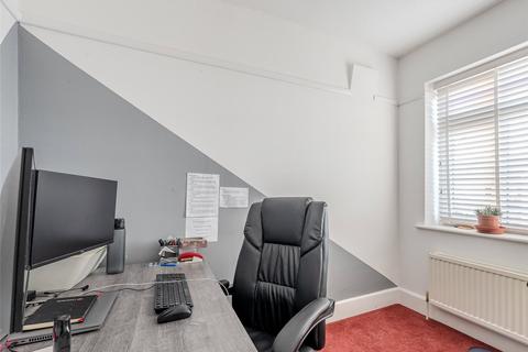 20 Knightsway, Leeds, LS15 7BW