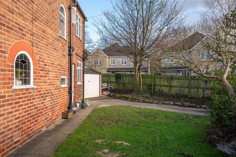 20 Knightsway, Leeds, LS15 7BW