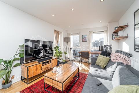 68 Theseus Walk, London, N1 8DS