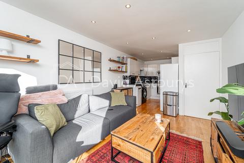 68 Theseus Walk, London, N1 8DS