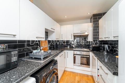 68 Theseus Walk, London, N1 8DS