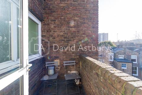 68 Theseus Walk, London, N1 8DS