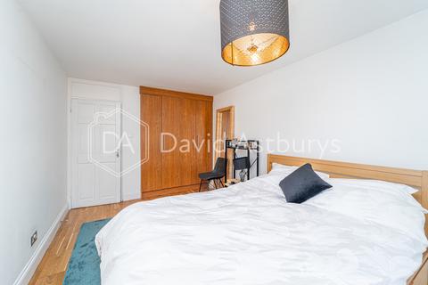 68 Theseus Walk, London, N1 8DS