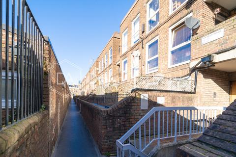 68 Theseus Walk, London, N1 8DS