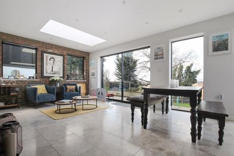 34 Hill Crescent, Bexley, DA5 2DB