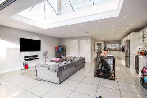 12 Cornell Close, Sidcup, DA14 5LY