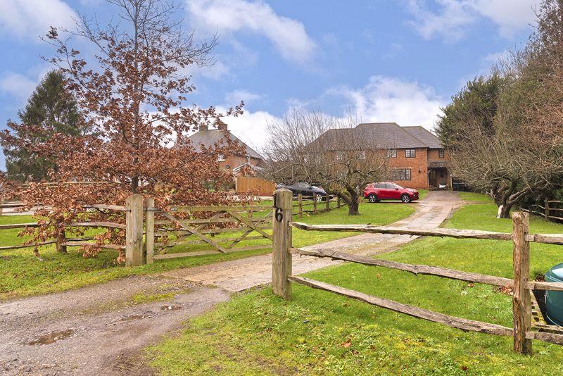 Five Oak Green Road, Tonbridge, TN11 0PN 4 bed semidetached house for