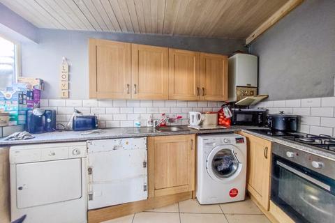 2 bedroom terraced house for sale, Chestnut Rise, Plumstead, SE18