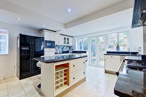 4 bedroom semi-detached house for sale, Maney Hill Road, Sutton Coldfield B72