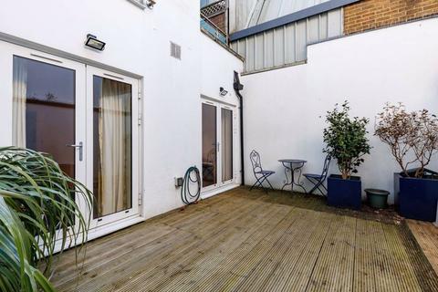 Flat 1, 14 Wendell Road, London, W12 9RT