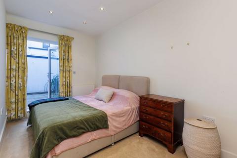 Flat 1, 14 Wendell Road, London, W12 9RT